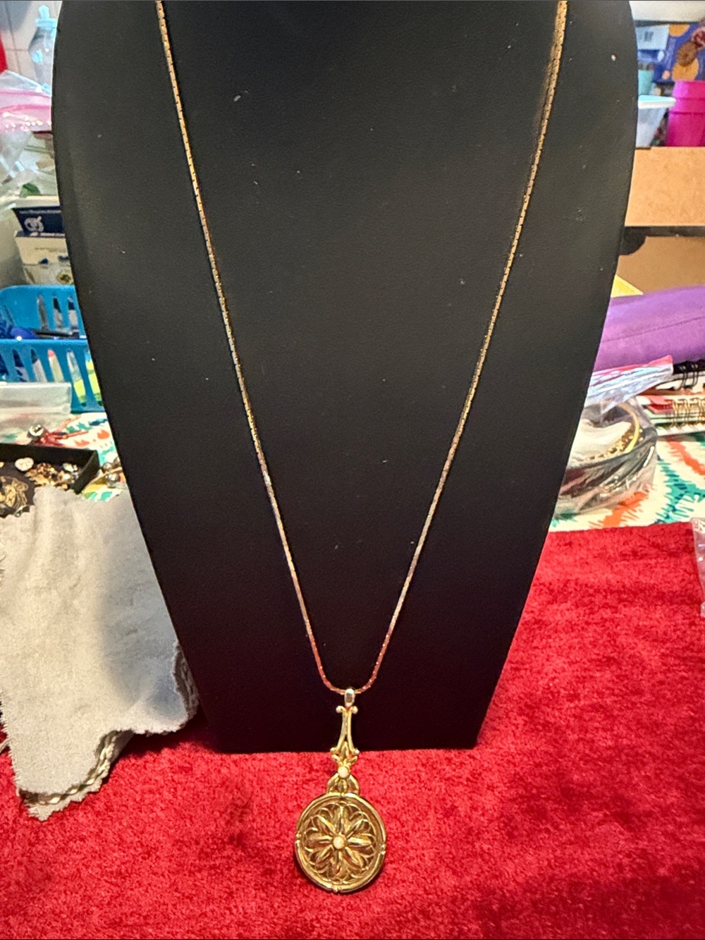 Avon vintage Gold Floral Medallion looking glass mirror Necklace like new 24”